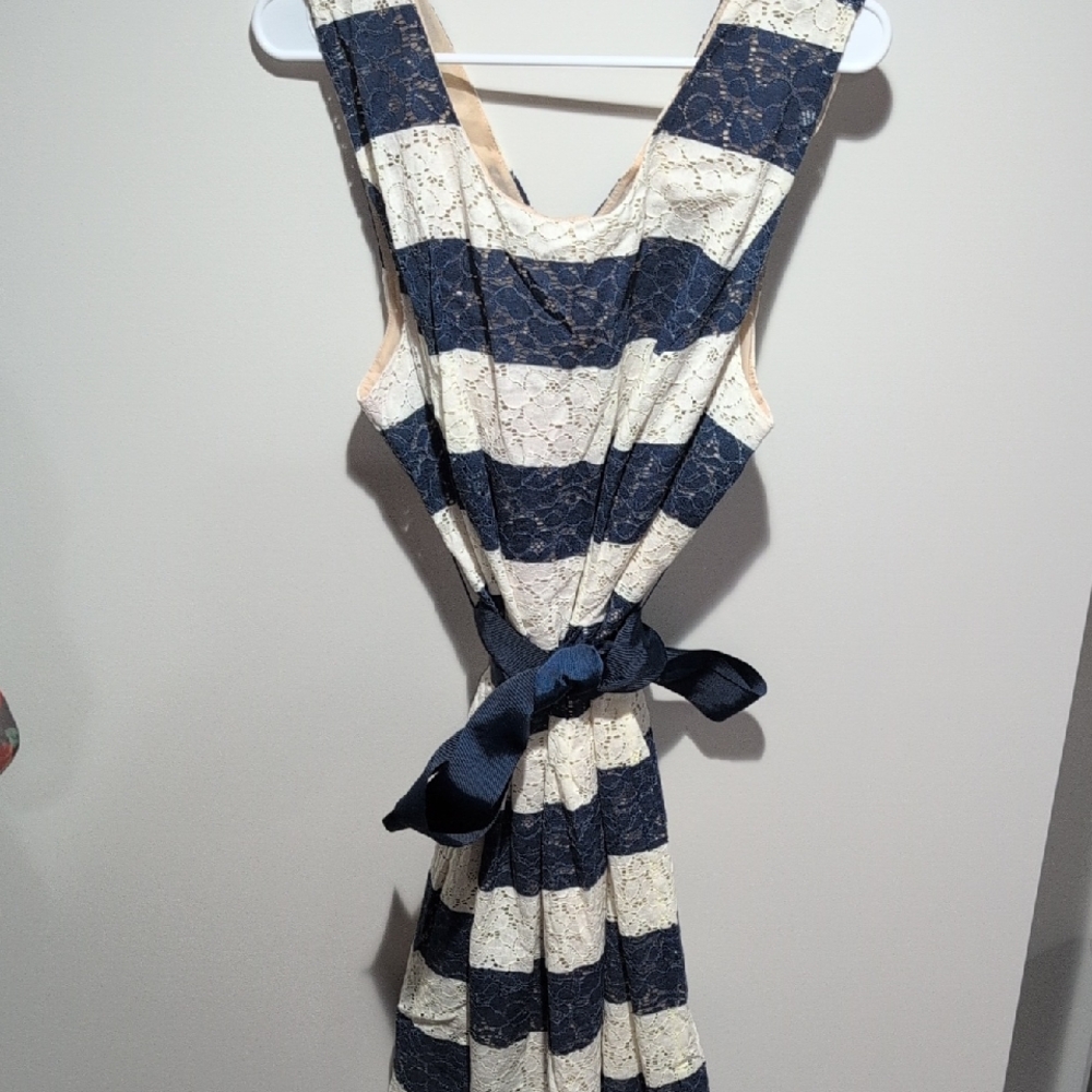 Signature by Robbie Bee Navy and Cream Backless Dress